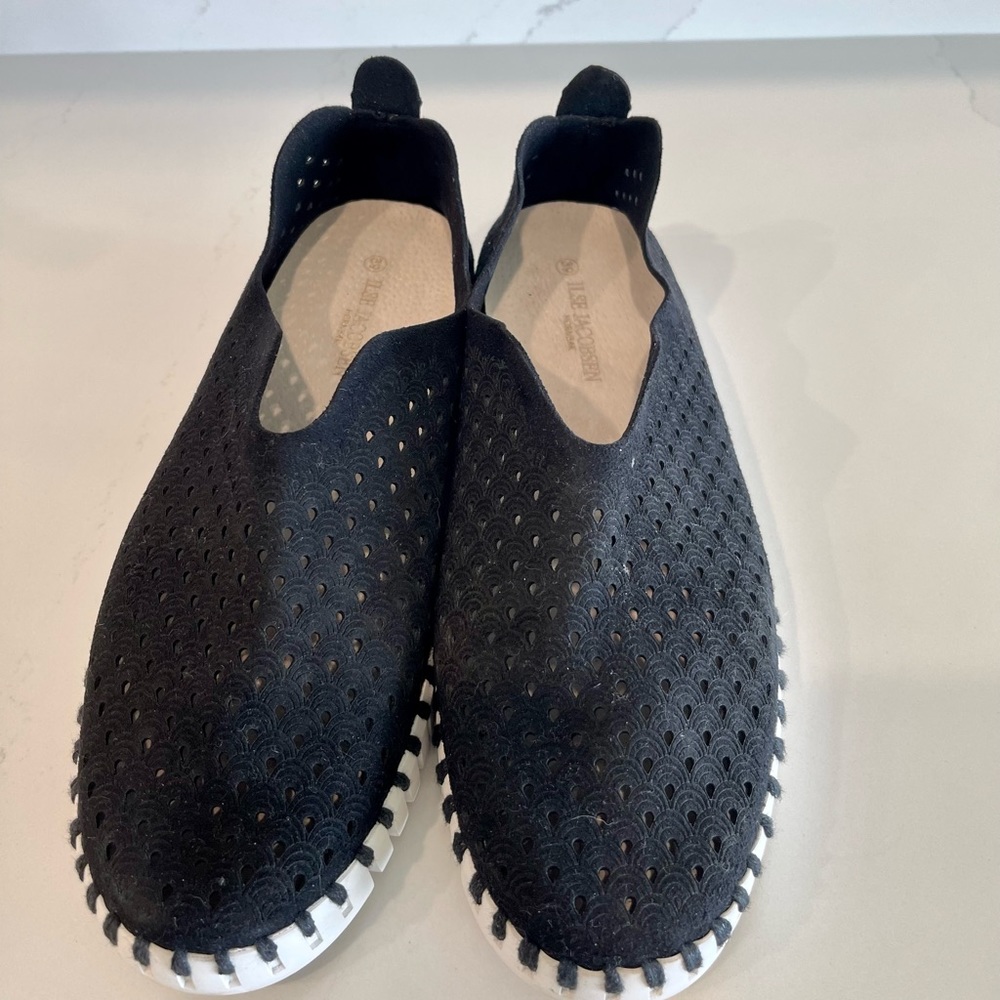 Isle Jacobsen Tulip 139 Perforated Slip-On Sneaker. Size 39 (9 US) Black